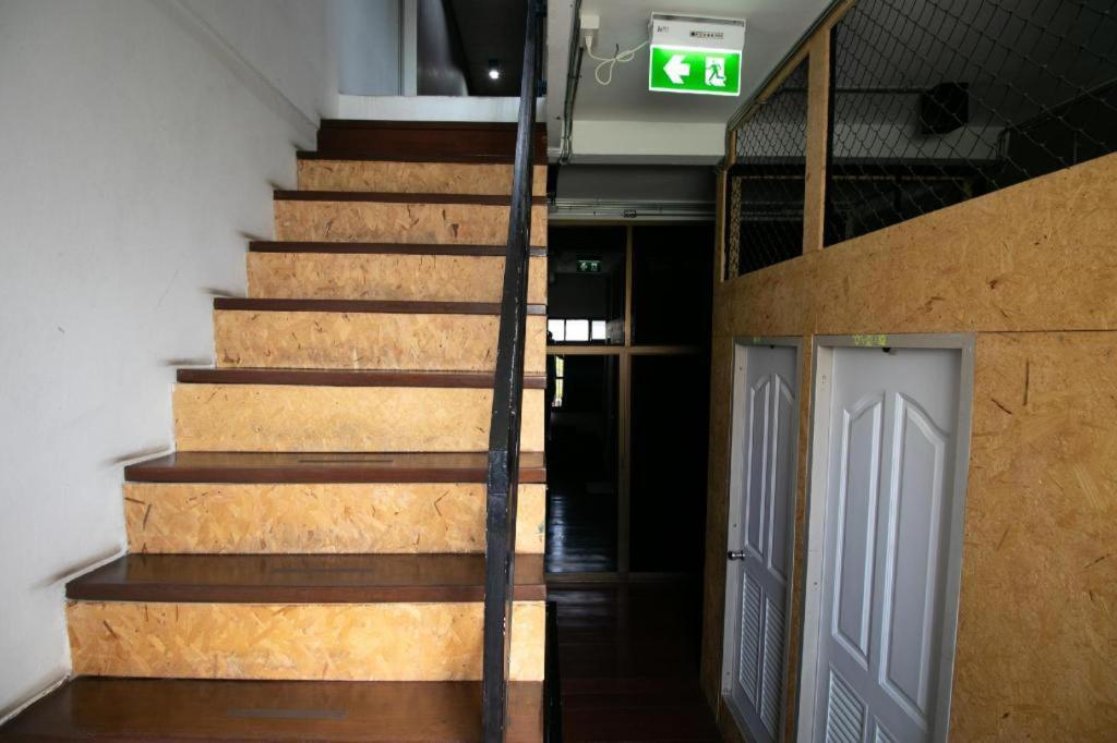 Oyo 505 Ente Space Hostel Bangkok Extérieur photo