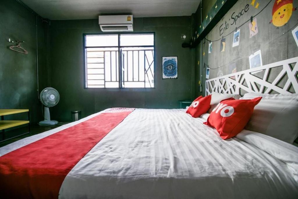 Oyo 505 Ente Space Hostel Bangkok Extérieur photo