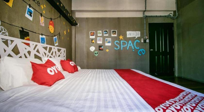 Oyo 505 Ente Space Hostel Bangkok Extérieur photo