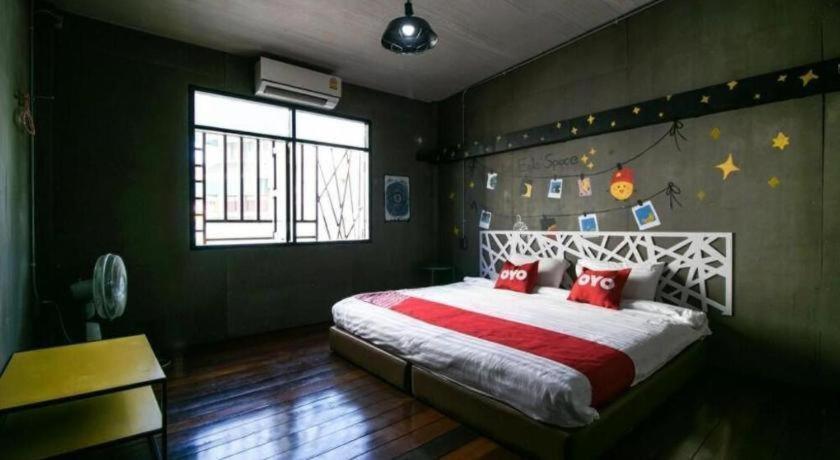 Oyo 505 Ente Space Hostel Bangkok Extérieur photo