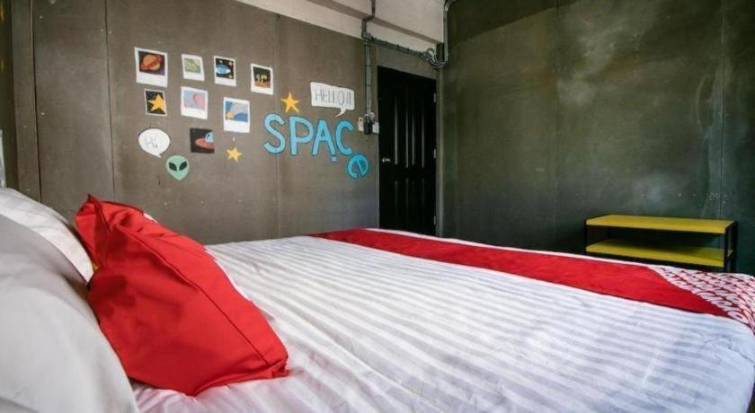 Oyo 505 Ente Space Hostel Bangkok Extérieur photo
